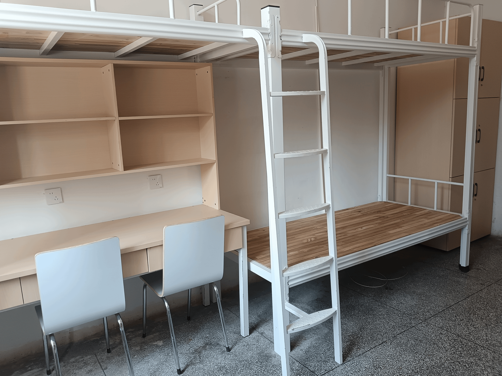 【住宿保障 】学生宿舍楼家具安装顺利完成(图1)