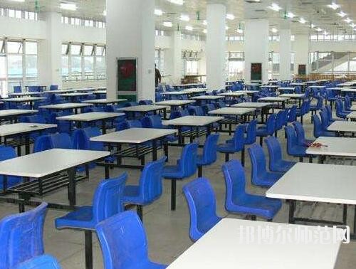 照片里的新疆⑫丨从马背小学到冰上运动学校(图1)