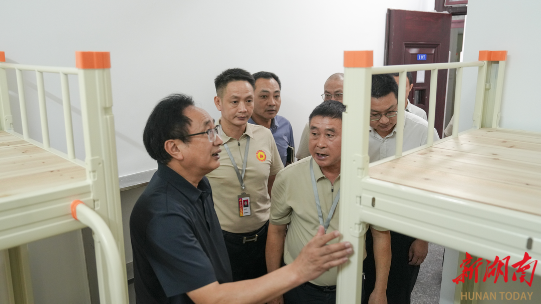 校友深情反哺母校宿舍焕新！衡阳市八中千名学子迎新居(图2)