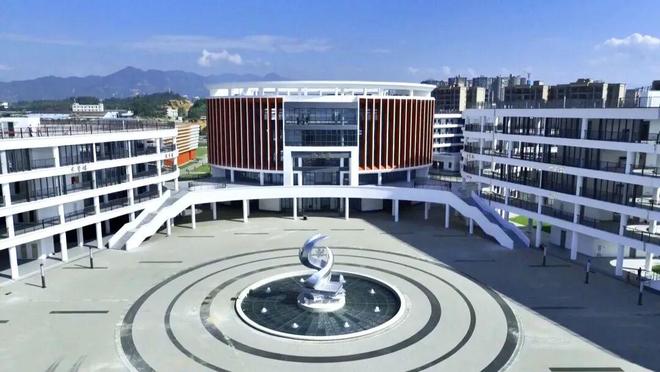 奋战“百千万工程”·看攻坚一线 乐昌市乐昌中学整装待发迎接新学期(图1)