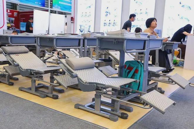能坐也能躺！中小学生午休课桌椅有了国家标准(图3)
