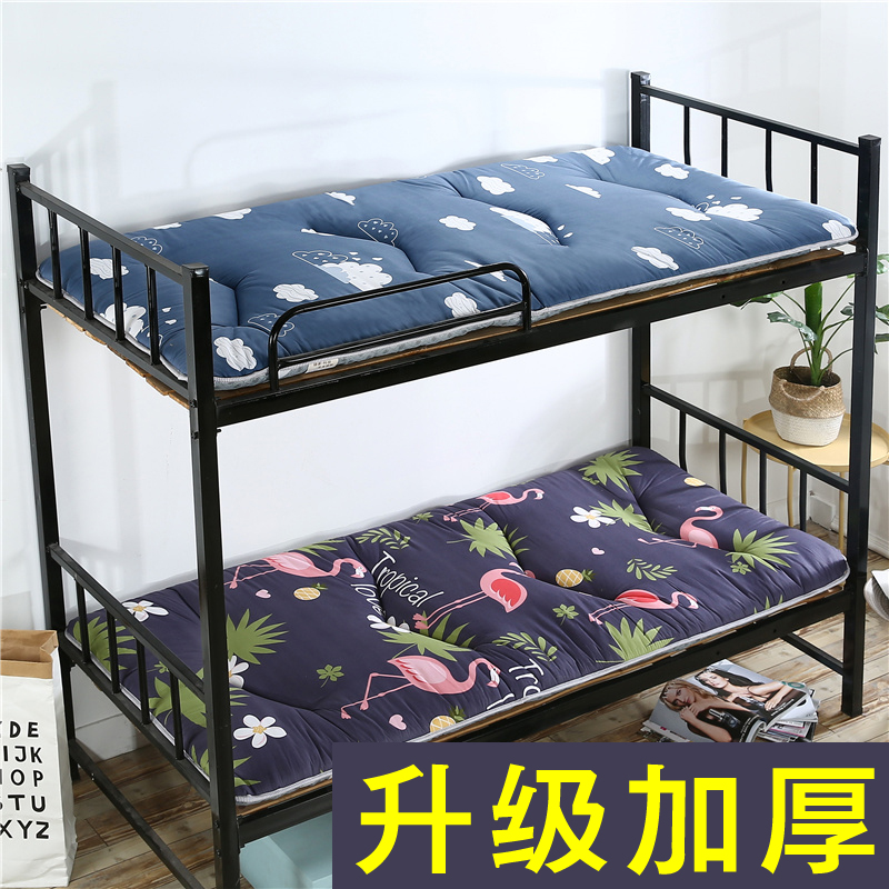 一学生宿舍床铺仅用三角铁和螺丝固定学校回应(图1)