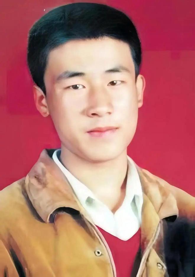 回顾：呼格吉勒图冤死案始末少年被枪决9年后真凶落网为洗冤屈母亲上诉18年(图2)