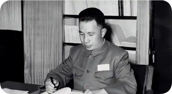 论军事才能粟裕最佩服一位元帅坦言换我指挥打不了这么好(图1)