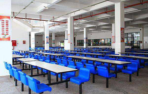 受灾学校老师迎来教师节 暴风雨中他们诠释最动人守护(图1)