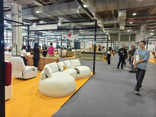 中国国际家具展与摩登上海设计周同期启幕“双展双馆”展现中国家居产业韧性(图1)