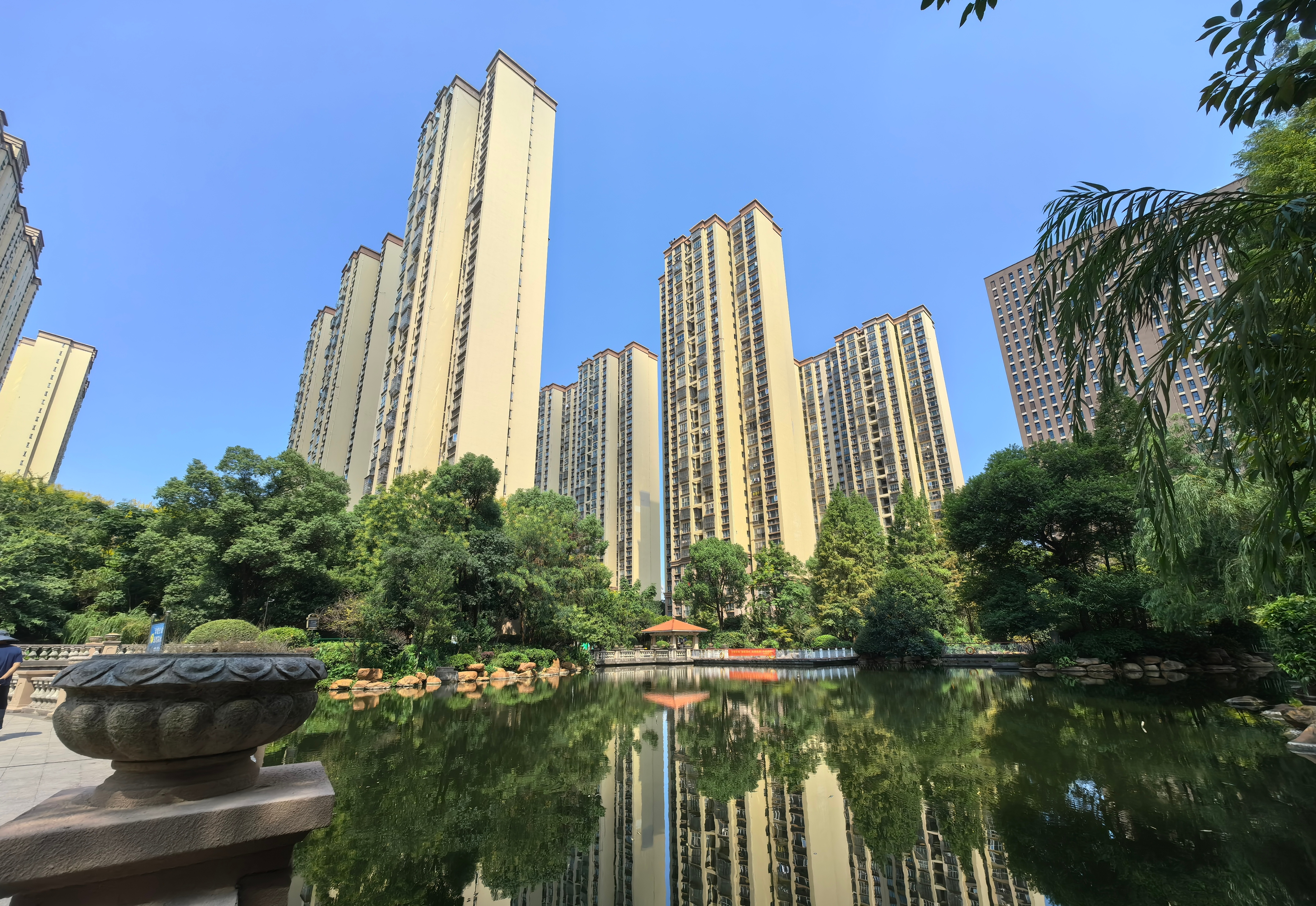 走小区 看新貌│开福区万国城小区：邻里笑声朗服务暖心头(图3)