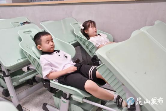 “午休躺睡”！江苏昆山这个学校火了！(图5)