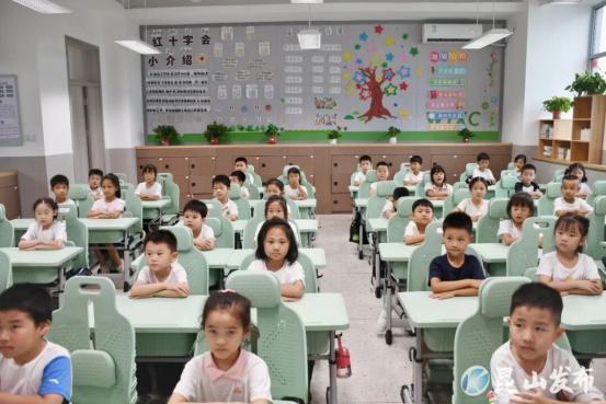 “午休躺睡”！江苏昆山这个学校火了！(图4)