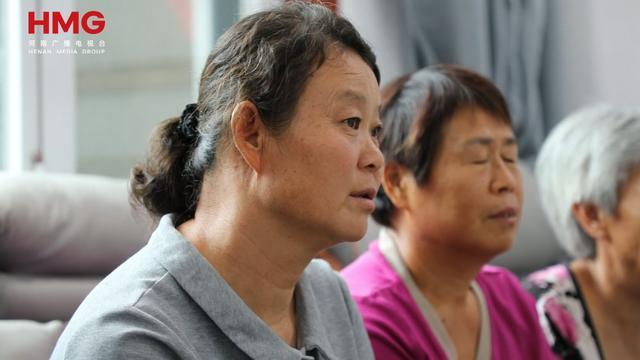 激发磅礴奋进力量！新乡各界干部群众观看九三阅兵(图2)