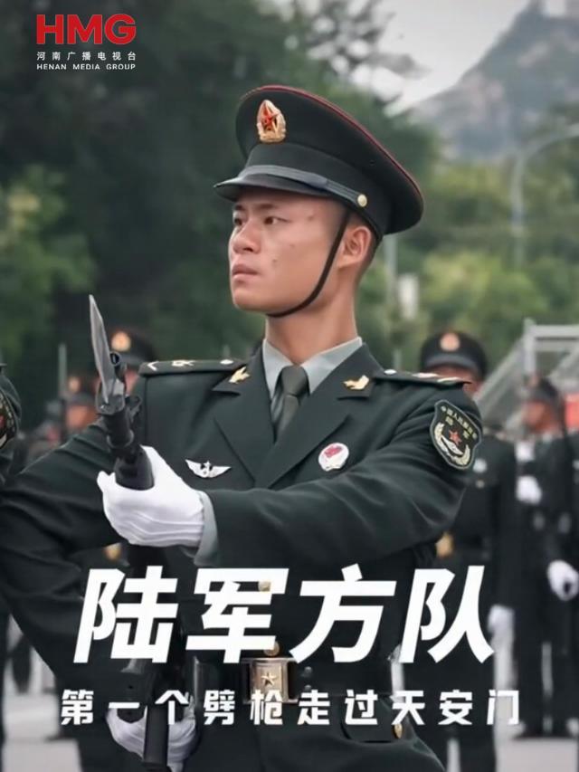 激发磅礴奋进力量！新乡各界干部群众观看九三阅兵(图3)