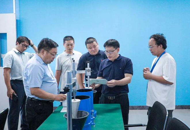 中国乡村教育发展研究中心及全国师范类院校教育资源共建联盟领导莅临林州建筑职业技术学院调研指导(图4)