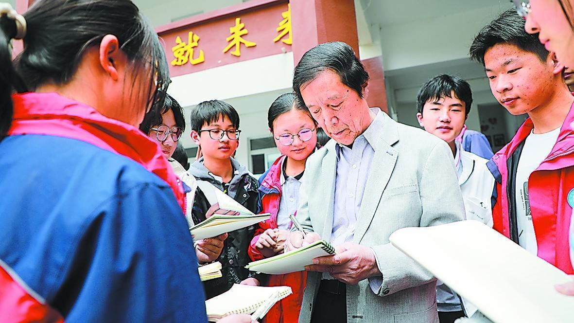 中国石化教育帮扶社会责任报告·专题报道 守望花开(图7)