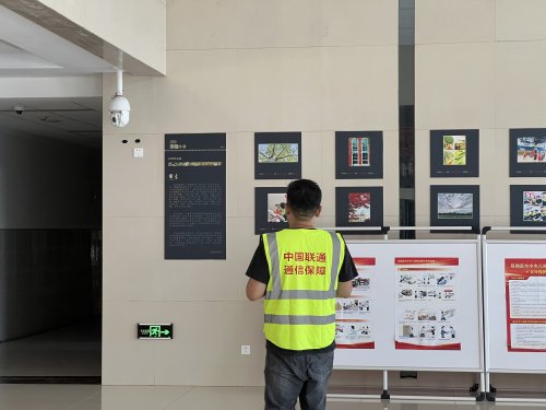 荆州联通“先锋突击队”护航高校迎新：匠心网络筑根基暖心服务传温度(图1)