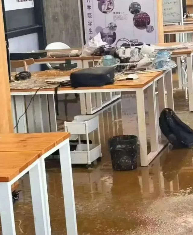 连爆两次！美院校区到底怎么了？网友：双一流大学流粪又流水…(图2)