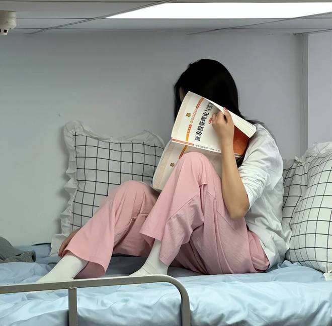 “太大了怎么办？”大学女生第一晚很崩溃网友：身在福中不知福(图2)