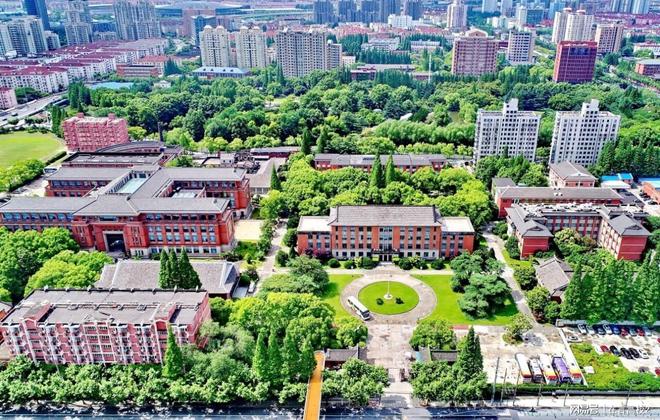 上海应用技术大学怎么样？食堂宿舍焕新颜惊艳！(图1)