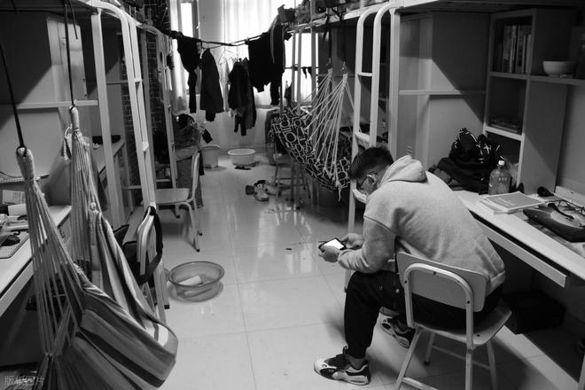 大学宿舍就是“家”条件好的5所大学不咋好的5所比比？(图6)