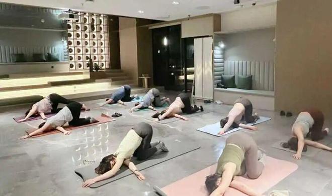 商场里学法语、公寓楼下练八段锦……长宁这里的夜校把课堂开到青年身边(图3)