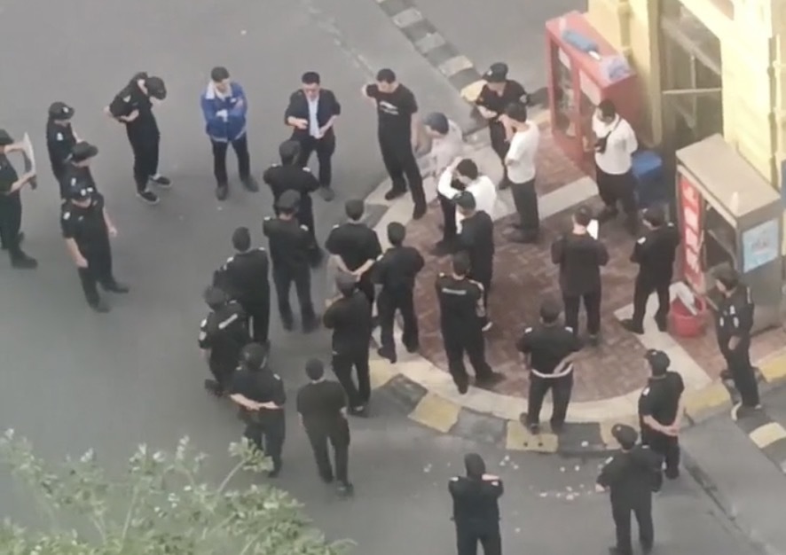 风暴眼丨“地位颠倒了”愤怒的业主开始围剿物业公司(图1)