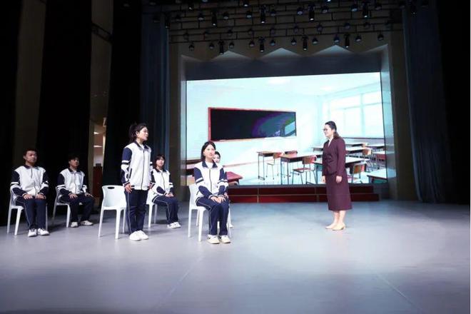 黄河科技学院成功举办青春成长课堂——第九季“青春榜样”优秀学生事迹报告会(图2)