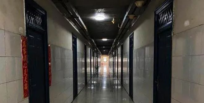 郑州大二男生自杀身亡：孩子流的血往往都是当初父母脑子里进的水(图2)