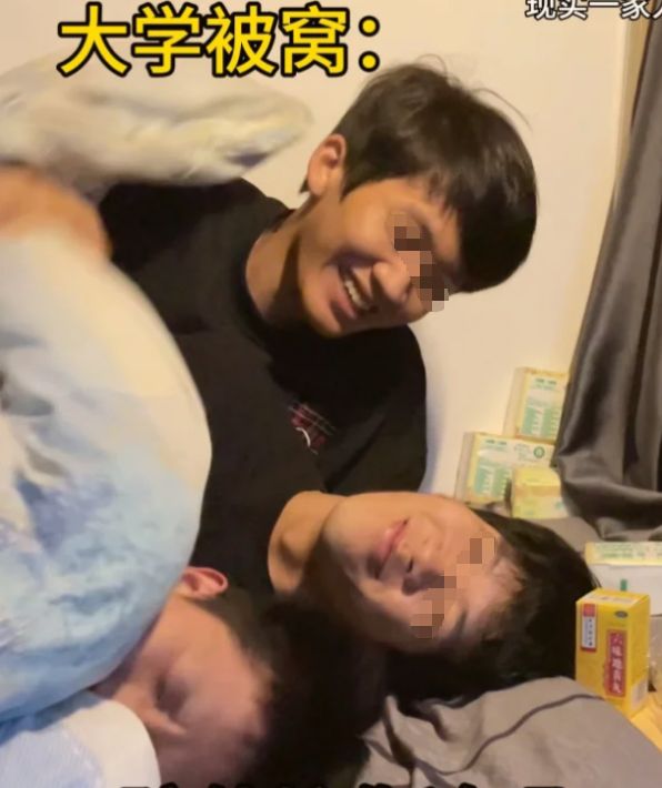 “这是在鼓励室友谈恋爱吗”男生晒寝室设计距离快成负的了(图7)