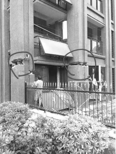 泉州：一条蛇从天而降吓坏八旬阿婆；泉州男子半夜骑车撞石头飞入河沟；南安：弟弟跟着哥哥去盗窃结果…(图1)