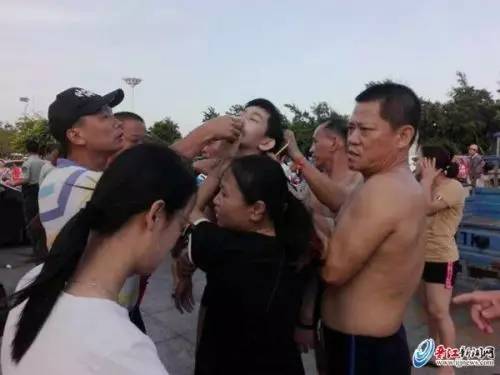 泉州：一条蛇从天而降吓坏八旬阿婆；泉州男子半夜骑车撞石头飞入河沟；南安：弟弟跟着哥哥去盗窃结果…(图8)