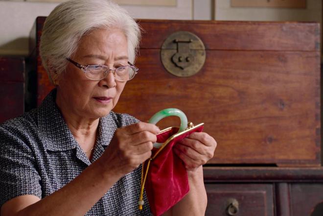 我把祖传的玉镯传给儿媳女儿要传家戒指我说丢了(图1)