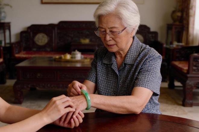 我把祖传的玉镯传给儿媳女儿要传家戒指我说丢了(图2)