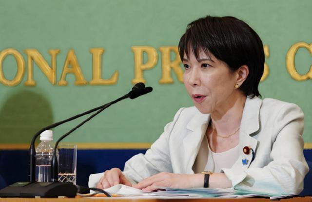 高市早苗从众院议员宿舍搬到首相公邸还穿便服脚踩凉拖引热议(图9)