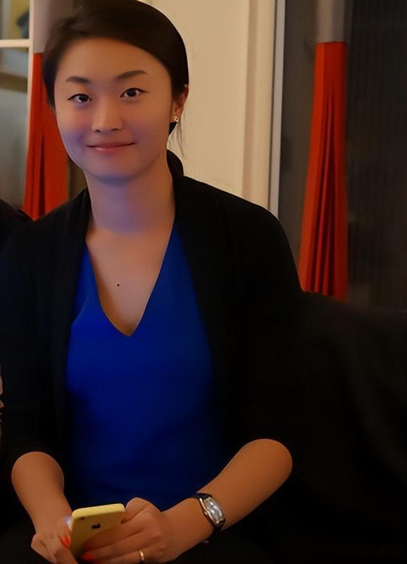 母亲是敬一丹父亲是亿万富豪她嫁英国老公后把公益当成事业(图4)