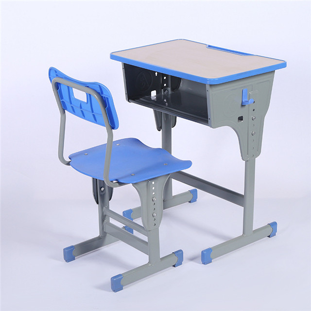 民生关注 学生“躺”享暖心午休！双台子区3000套可躺式课桌椅进教室(图1)