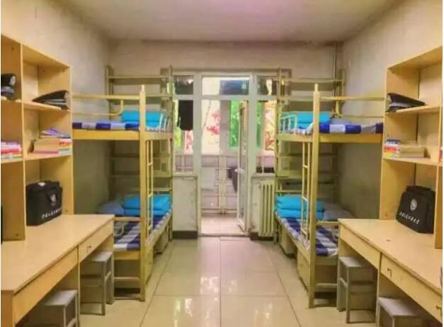 校车、“陪读公寓”“陪读车间”破解乡村教育难题 温暖“求学路”(图1)