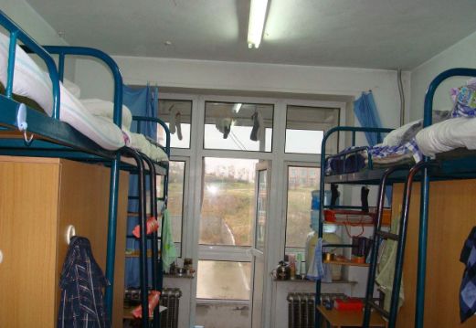 学姐劝告：新生入学时这3床位要“抢先占”选错后悔4年！(图2)