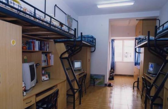 学姐劝告：新生入学时这3床位要“抢先占”选错后悔4年！(图4)