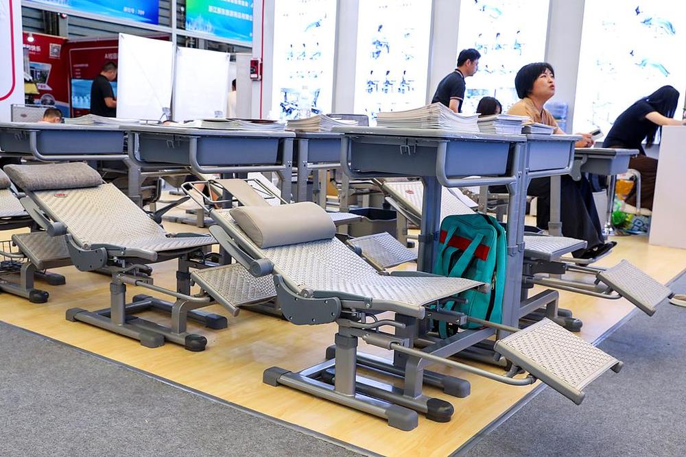 能坐也能躺中小学生午休课桌椅有了国家标准(图3)